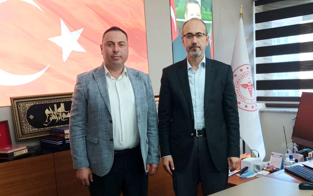 TÜRK-İŞ’TEN DR. HAKKI ÖZTÜRK’E ÖVGÜ