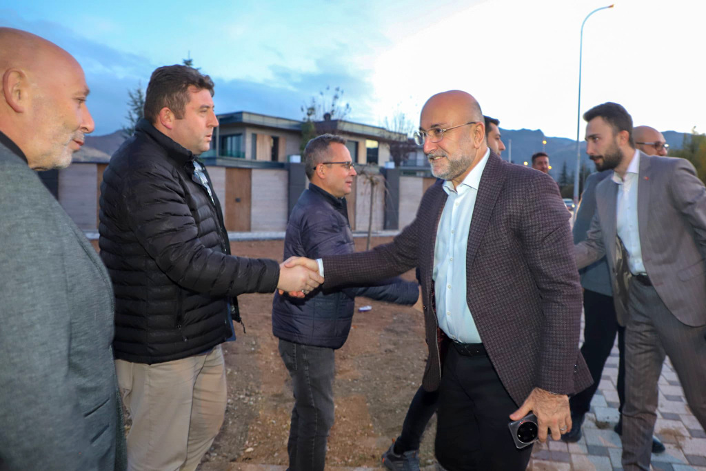 ERKMEN’DE ASFALT ÇALIŞMALARI TÜM HIZIYLA SÜRÜYOR