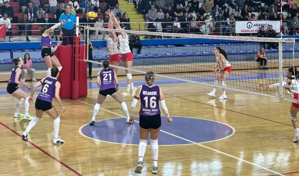 AFYON BELEDİYE YÜNTAŞ, MURATPAŞA’YI 3-0 YENDİ