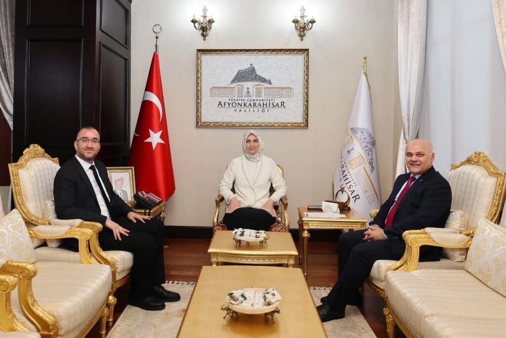 Vali Yiğitbaşı, Turizm Fakültesi Öğretim Üyesi ve İş Geliştirme Müdürünü Kabul Etti