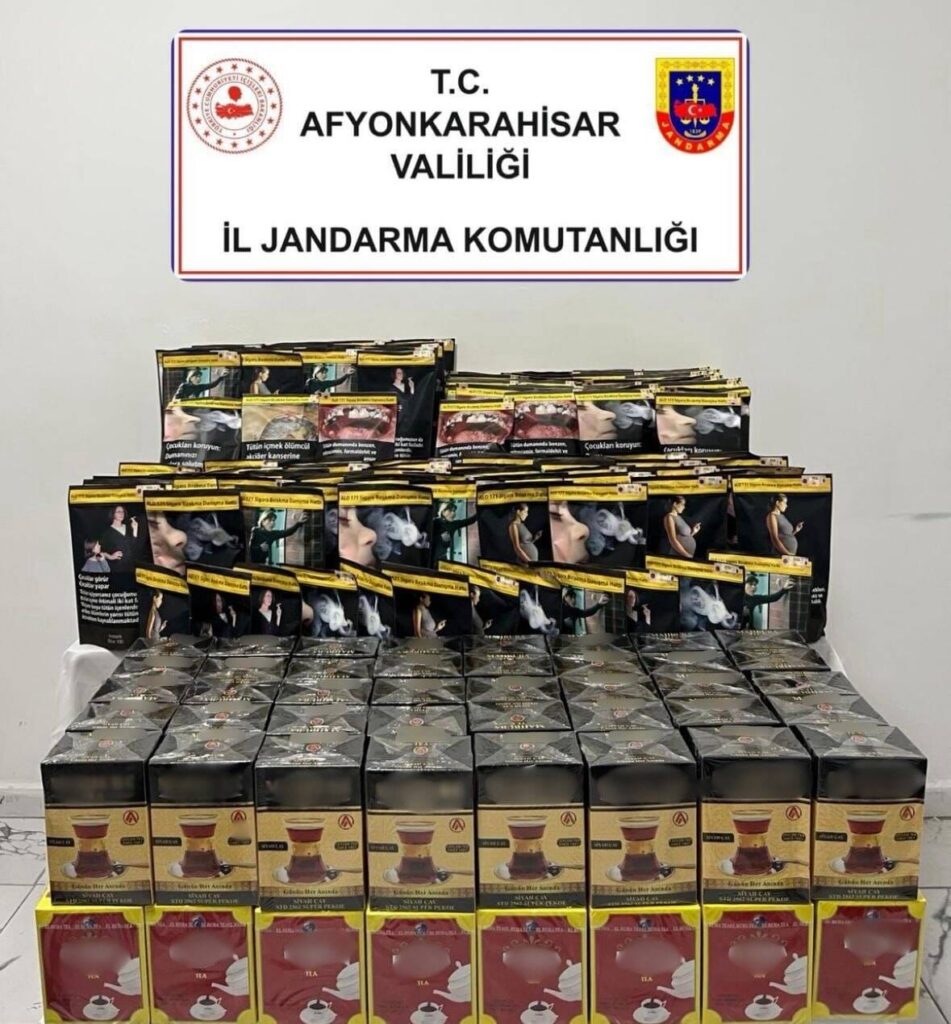 Şüpheli Araçta Kaçak Ürünler Ele Geçirildi