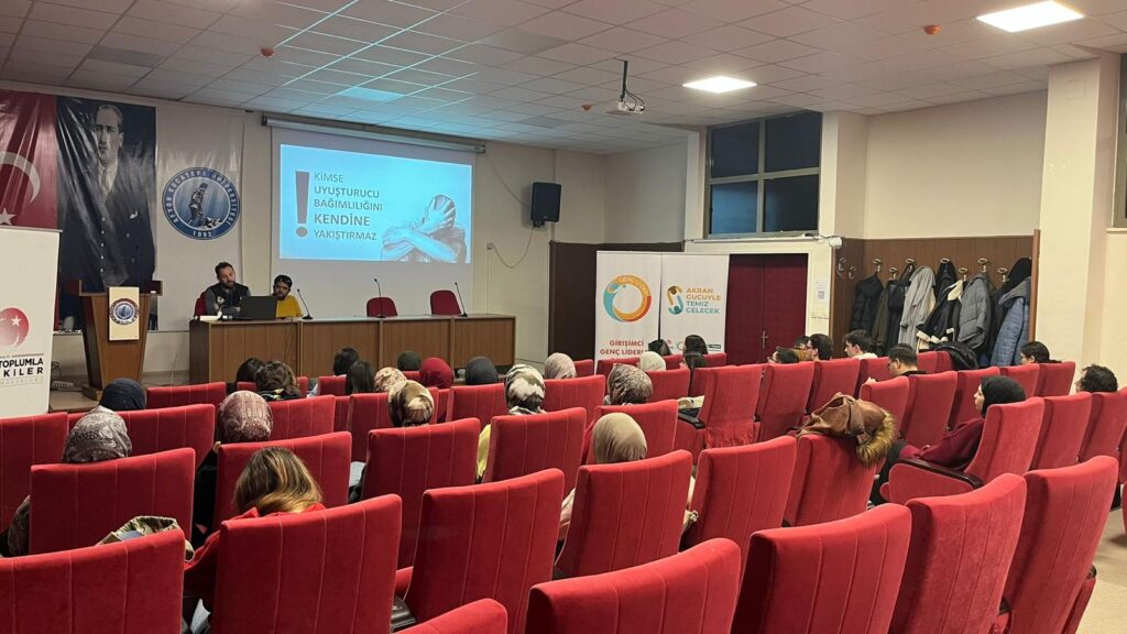 Afyon Kocatepe Üniversitesi’nde Öğrencilere NarkoGençlik Eğitimi Verildi