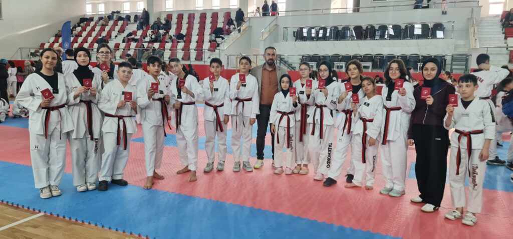 Erkmenli Sporculardan Siyah Kuşak Gururu