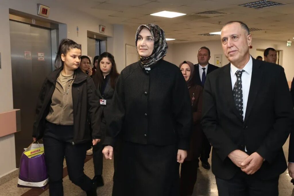 Vali Yiğitbaşı Afyonkarahisar Devlet Hastanesi’nde İncelemelerde Bulundu