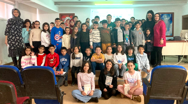 KİTAPLARIN İYİLEŞTİRİCİ GÜCÜ “BİBLİYOTERAPİ” SAHAYA İNDİ