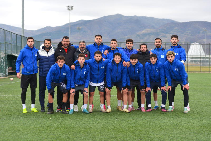 AFYONSPOR HER ŞEYE RAĞMEN DİRENİYOR
