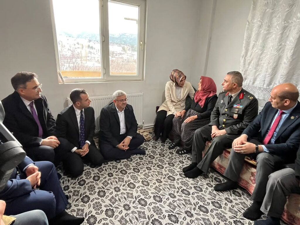 Ak Parti Milletvekili Hasan Arslan, Şehit Ailesini Ziyaret Etti