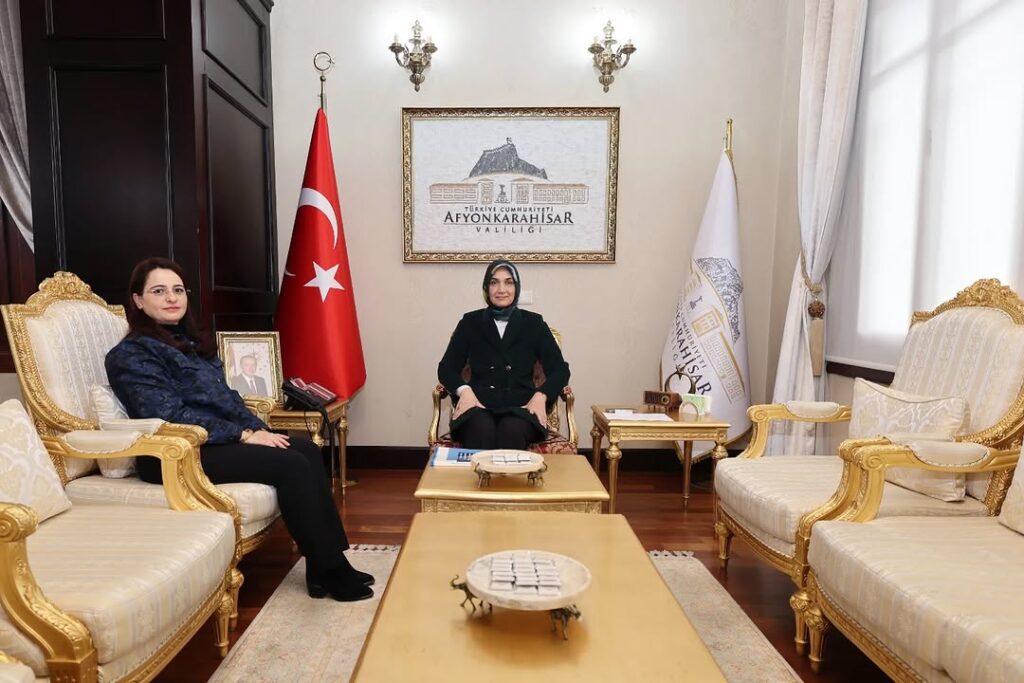 ​Valimiz Doç. Dr. Kübra Güran Yiğitbaşı, AKÜ Özel Eğitim Bölüm Başkanı Doç. Dr. Fatma Betül Şenol’u…