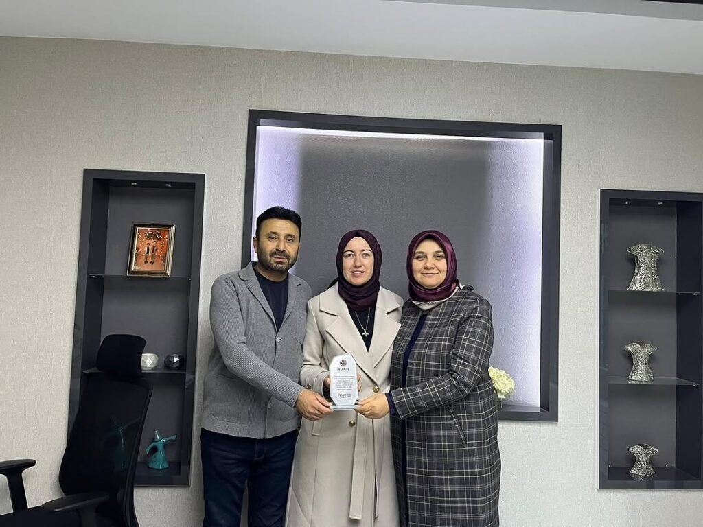 İhsaniye Belediye Başkanı Emine Gökçe Sultan ve Mehmet Akpınar Çiftine Ziyaret Gerçekleştirdi