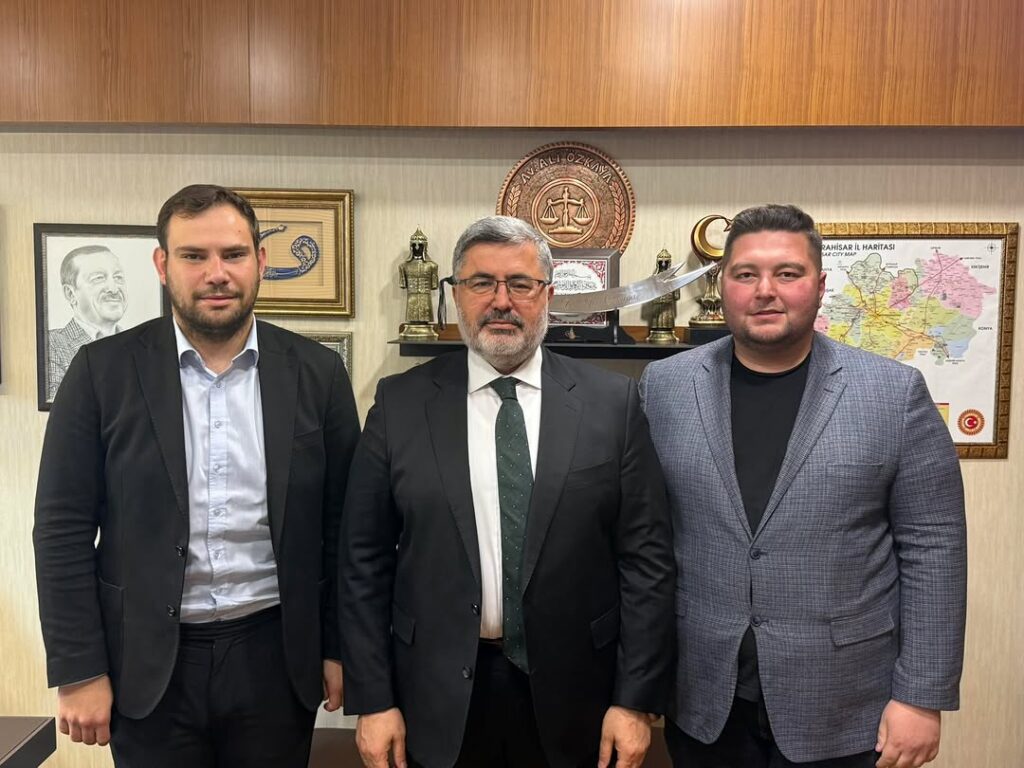 AK Parti Dinar İlçe Başkanı Hüseyin Demir ve Başmakçılı Hayati Tezcan’ı Gazi Meclisinde Ağırladı