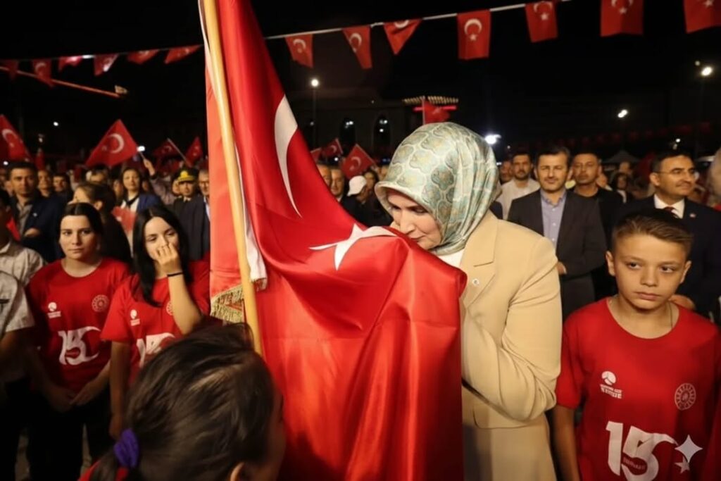 Al Sancakla Yükselen Türk Bayrağı, Milletimizin İradesini Temsil Ediyor