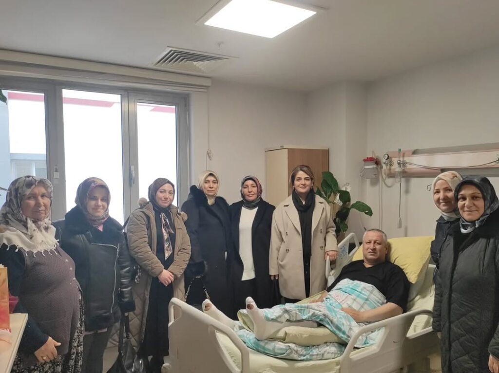 AK Parti Afyonkarahisar İl Kadın Kolları’ndan Murat Zıbak’a Geçmiş Olsun Ziyareti