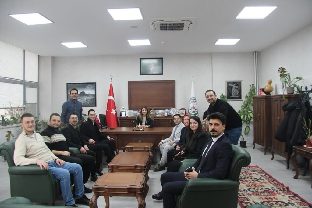 Genç Avukatlar Meclisi Başkanı Av. Selman BAYAR ve Üyelerinin Baro Başkanı Av. M. İpek YILMAZ GÖKTÜRK’ü Ziyareti