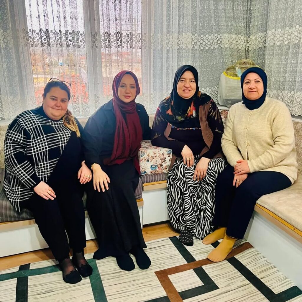 AK Parti Afyonkarahisar İl Kadın Kolları’ndan Tebrik Ziyareti