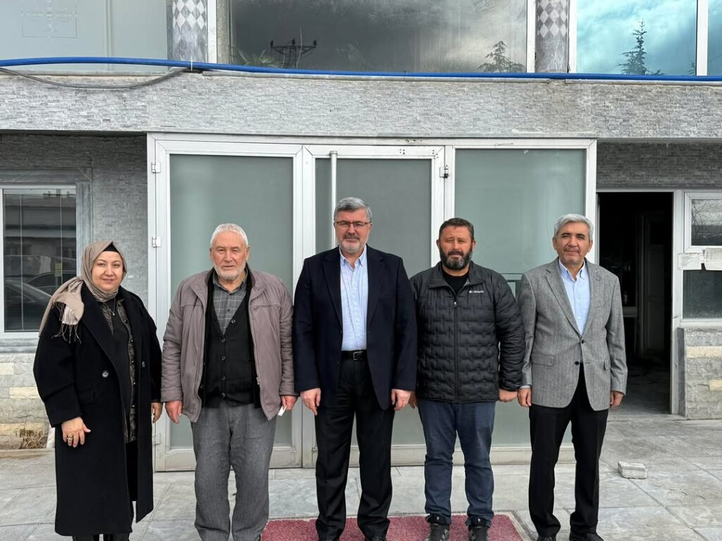 Ak Parti Milletvekili Ali Özkaya, İscehisar’da Umre Dönüşü İlçe Başkanı Metin Balaban’ı Ziyaret Etti