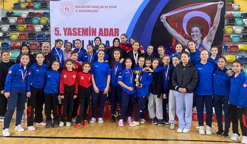 Afyonkarahisarlı Güreşçilerin Başarısıyla Gururlandıran Yasemin Adar Güreş Turnuvası