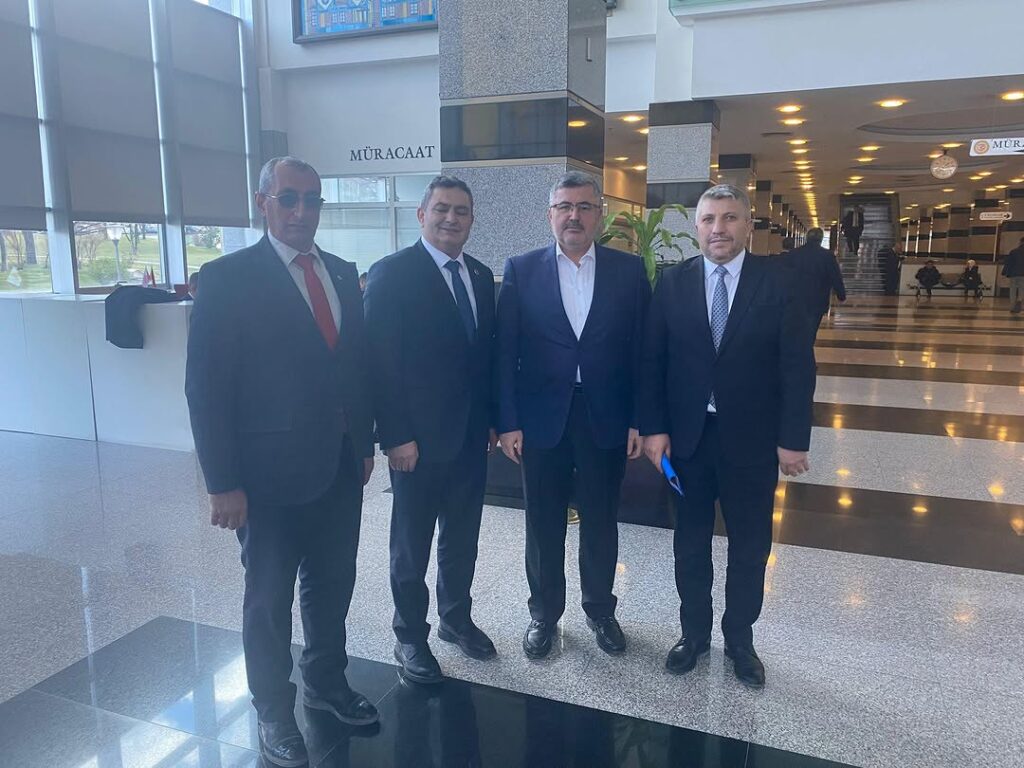 AK Parti Çobanlar İlçe Başkanı Murat Yeşil ve Belediye Başkanı Ali Altuntaş, Gazi Meclis’i Ziyaret Etti