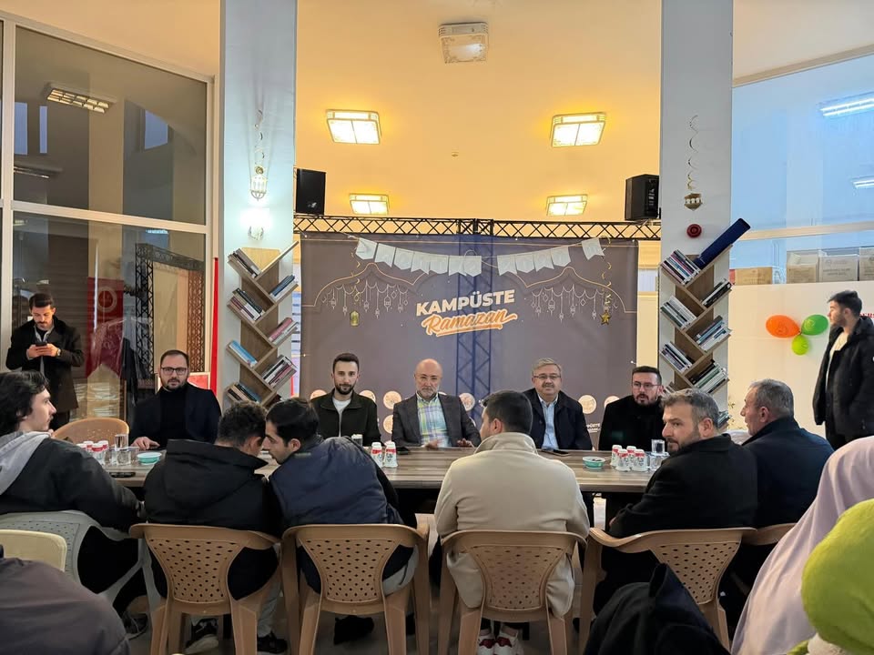 Afyonkarahisar Milletvekili İbrahim Yurdunuseven’in Üniversite Kampüsünde Gerçekleştirdiği Ramazan Etkinliği