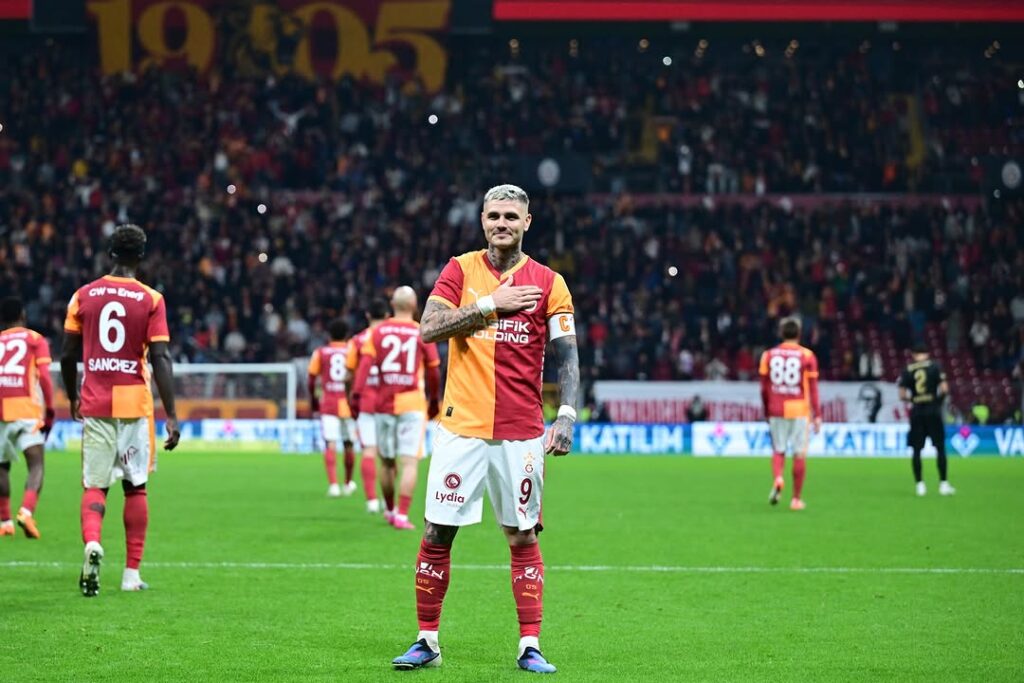 Metin Oktay’ın Doğum Gününden Bir Gün Önce Taçsız Kral’a… ????