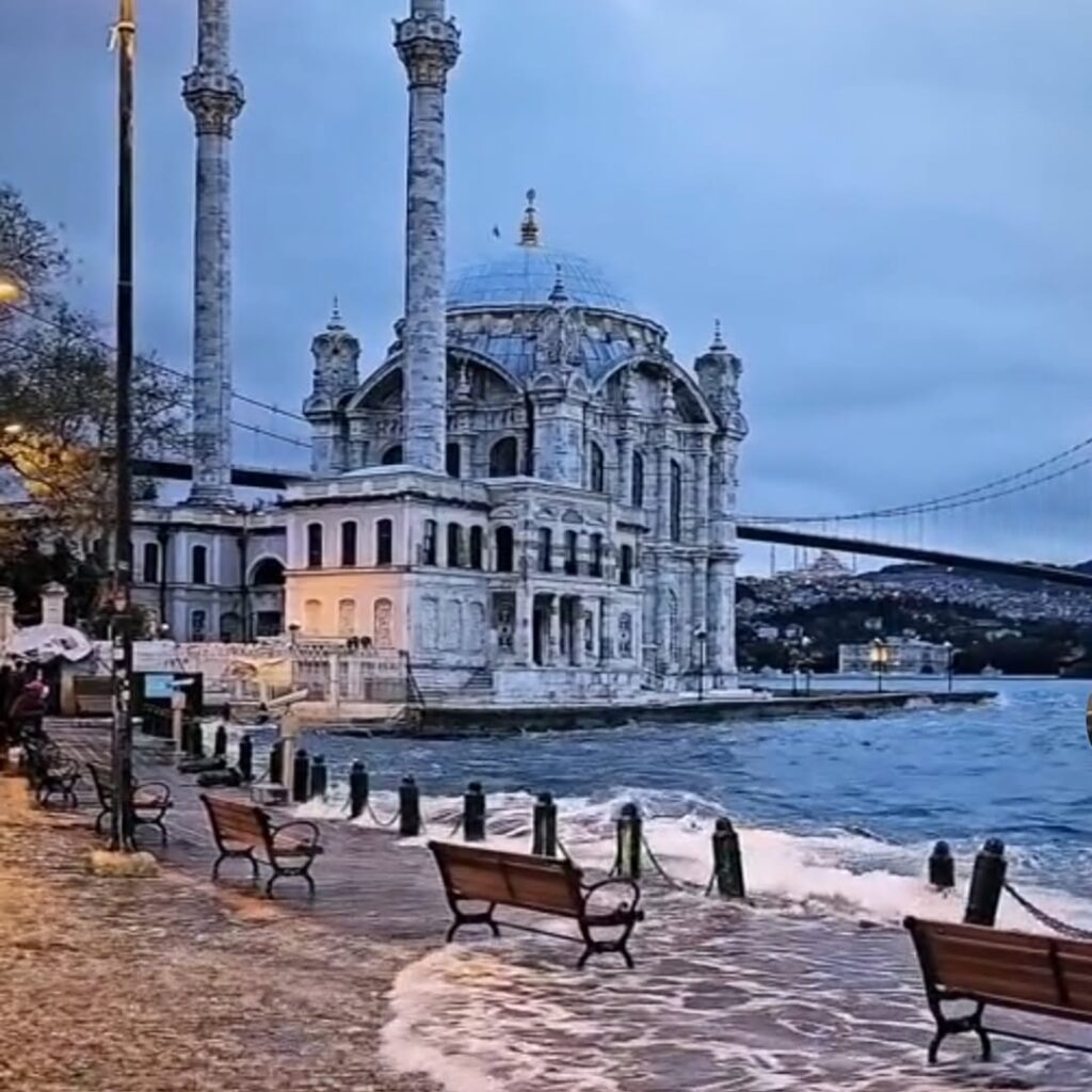 Değirmenayvalı Belediye Başkanı Halil Çelik’ten Kadir Gecesi Mesajı