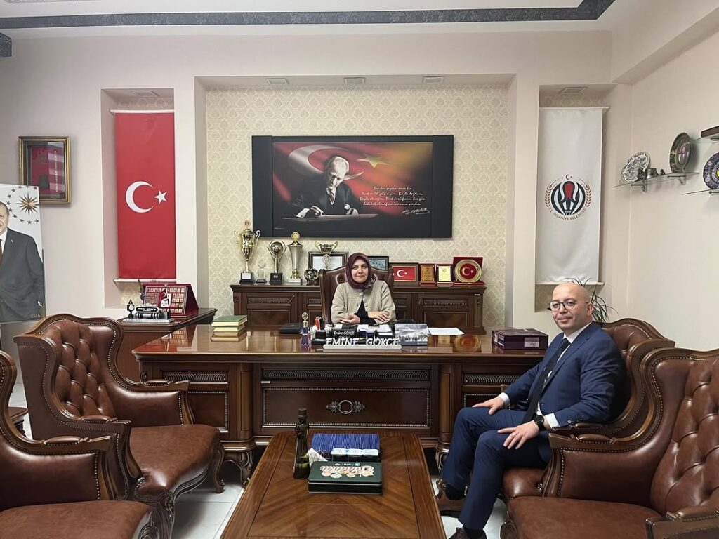 Ziraat Bankası İhsaniye Şubesi’ne Yeni Atanan Şube Müdürü Belediye Başkanı Emine Gökçe’yi Ziyaret Etti