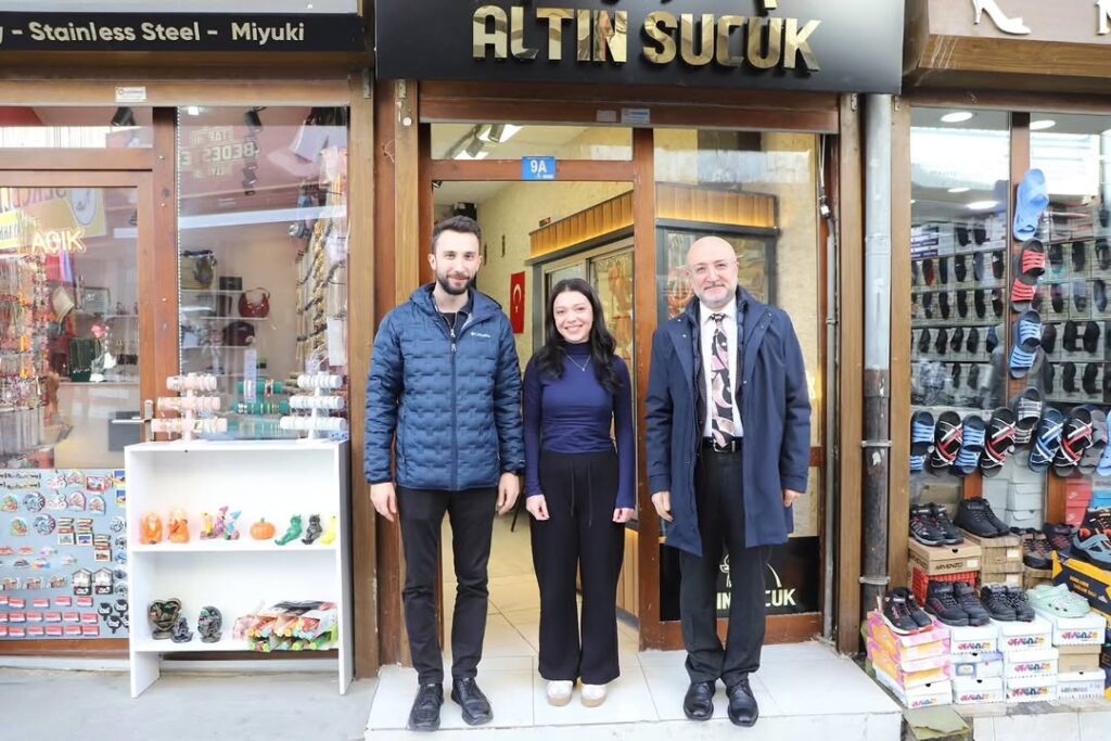 Ak Parti Afyonkarahisar İl Gençlik Kolları Başkanı Merve Daşpınar’ın İşletmesini Ziyaret Etti
