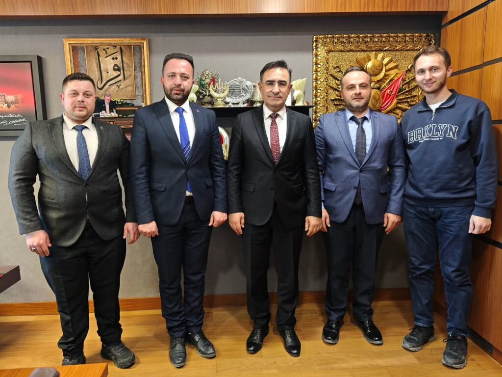 Şuhut İlçe Başkanı Hasan Camcı ve Yönetim Kurulu Üyeleri İle Karaadilli Belde Başkanı Hasan Şentürk Meclis’te Buluştu