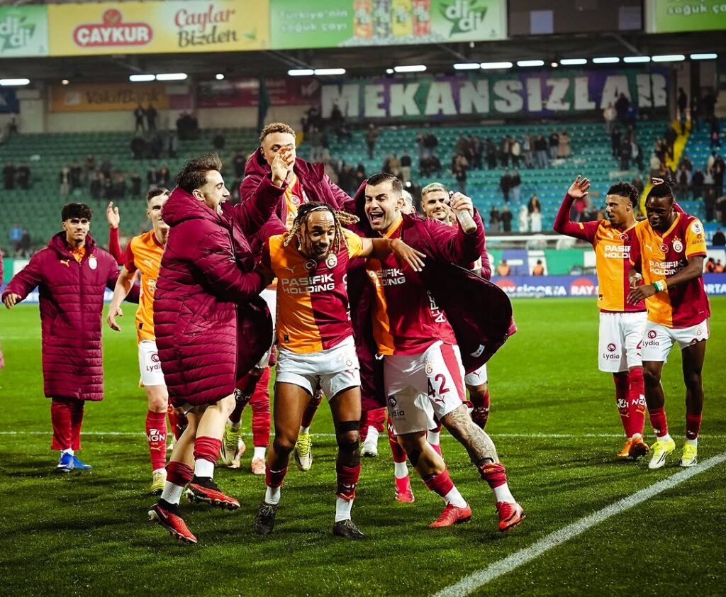 Galatasaray Ailesine İyi Geceler Mesajı
