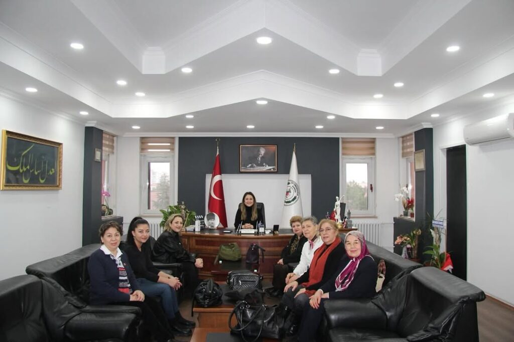 CHP Kadın Kolları İl Başkanı ve Yönetim Kurulu Üyeleri Afyonkarahisar Barosu’nu Ziyaret Etti
