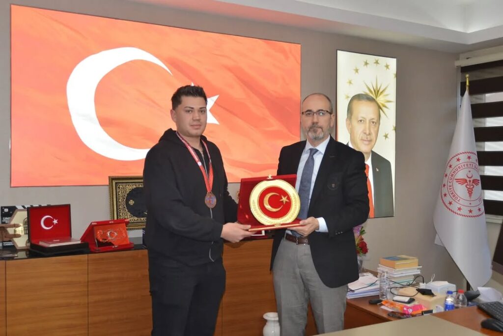 Emin Ölmez Türkiye Üçüncüsü Oldu ve İl Sağlık Müdürlüğü’nde Tebrik Edildi