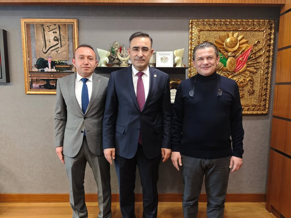 Bursa Büro Memur-Sen Şube Yöneticisi Recep Kırtaş ve Dr. Mehmet Çetin Gazi Meclisi’nde Ağırlandı