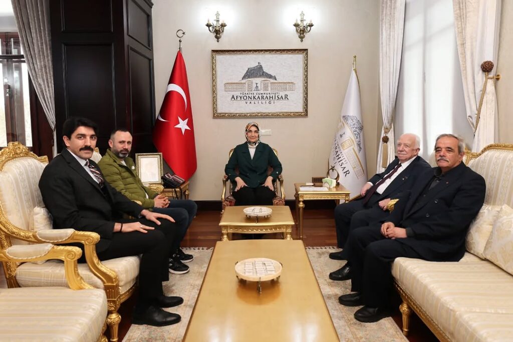 Vali Doç. Dr. Kübra Güran Yiğitbaşı, Afyonkarahisar Yaş Sebze ve Meyve Komisyoncuları Başkanı Ali Çiloğlu’nu Kabul Etti