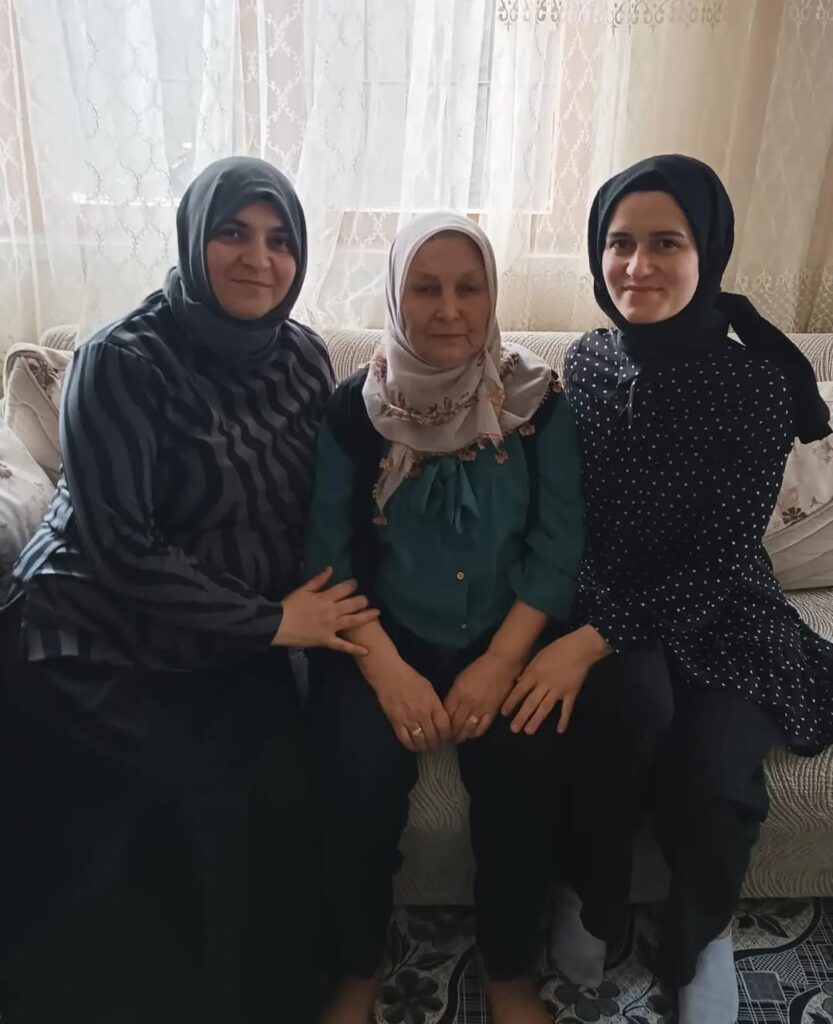 AK Parti Afyonkarahisar İl Kadın Kolları’ndan Vefat Eden Gelinin Mevlidine Katılım