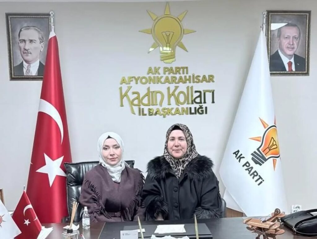 AK Parti Afyonkarahisar İl Kadın Kolları’ndan Nöbetçi Üyeler Emine Kaya ve Firdevs Özdemir