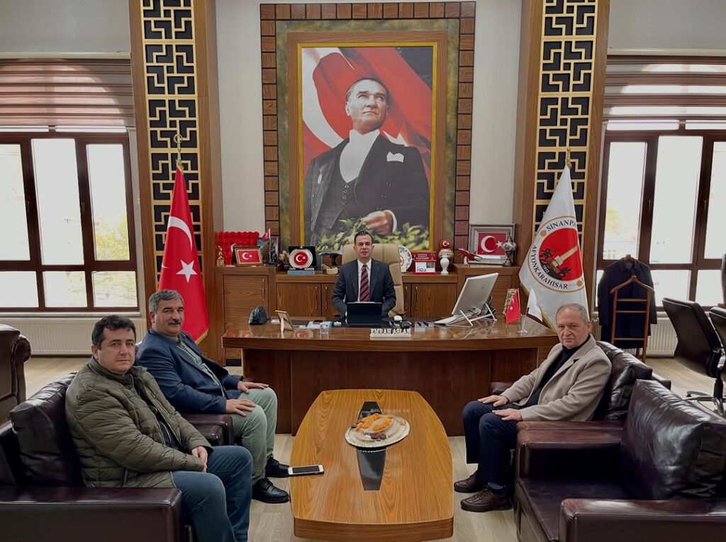 Sinanpaşa MHP İlçe Başkanı Fevzi CAN ve İlçe Teşkilatı Kaymakam Emrah ASLAN’ı Ziyaret Etti