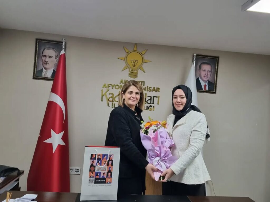 KADEM Afyonkarahisar İl Temsilcisi Huriye Akçay, Kadın Kolları Başkanı Hülya Kalaycı’ya Ziyarette Bulundu