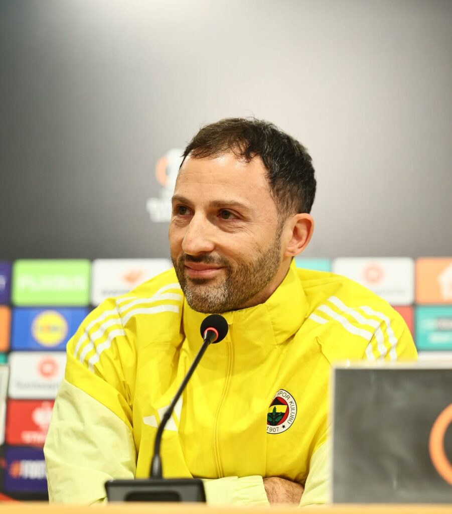 Fenerbahçe Teknik Direktörü Domenico Tedesco, Nottingham Forest Maçı Öncesi Basın Mensuplarıyla Bir Araya Geldi