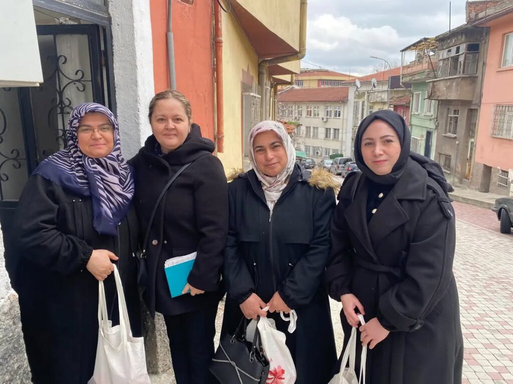 AK Parti Afyonkarahisar İl Kadın Kolları Engelli Bireyleri Ziyaret Etti