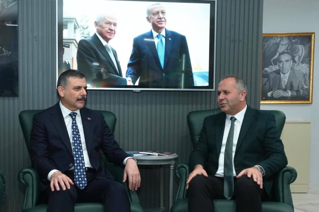 İçişleri Bakanı Mustafa Çiftçi, MHP Çorum İl Başkanlığı’nı Ziyaret Etti