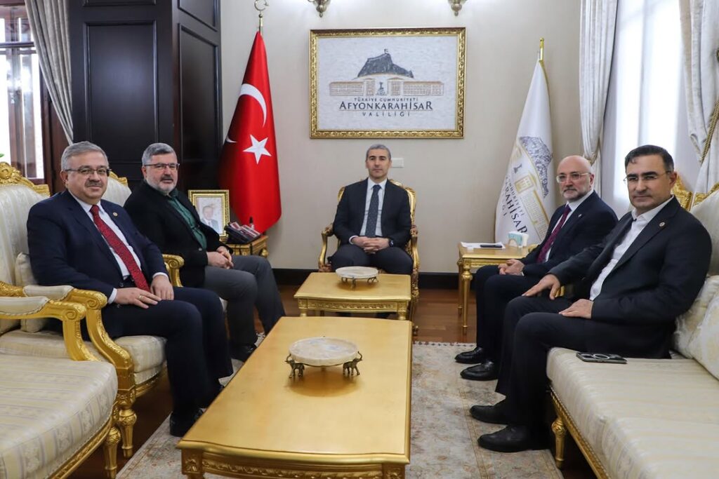 Ak Parti Milletvekilleri Afyonkarahisar Valisini Ziyaret Etti