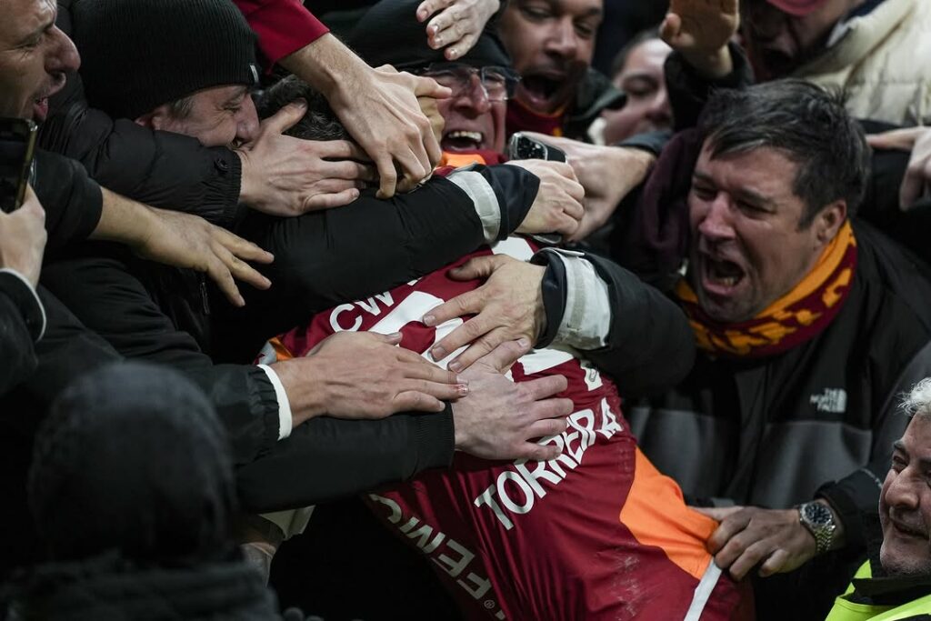 Galatasaray Spor Kulübü’nden Sosyal Medya Paylaşımı: Böyle bir aşk görülmemiş dünyada! ????❤️