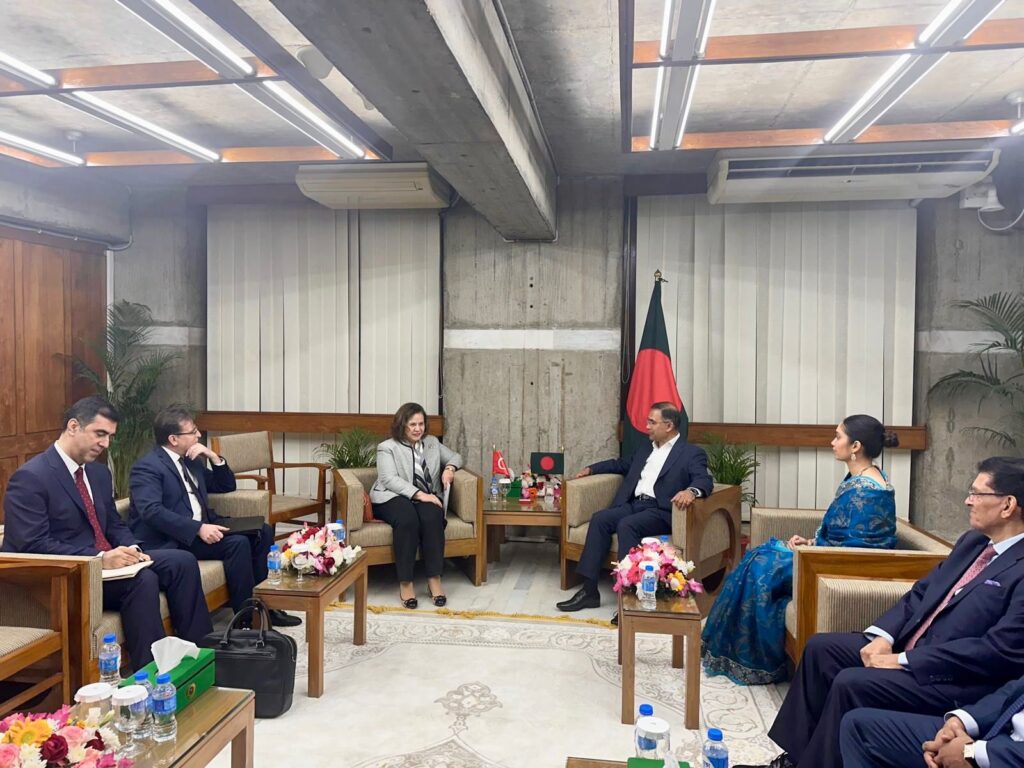 Bakan Yardımcısı Ekinci Bangladeş’te