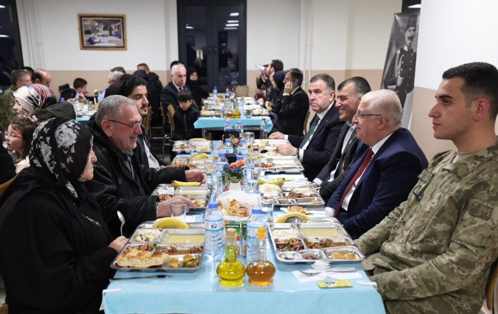 Savunma Bakanı İftar Programında