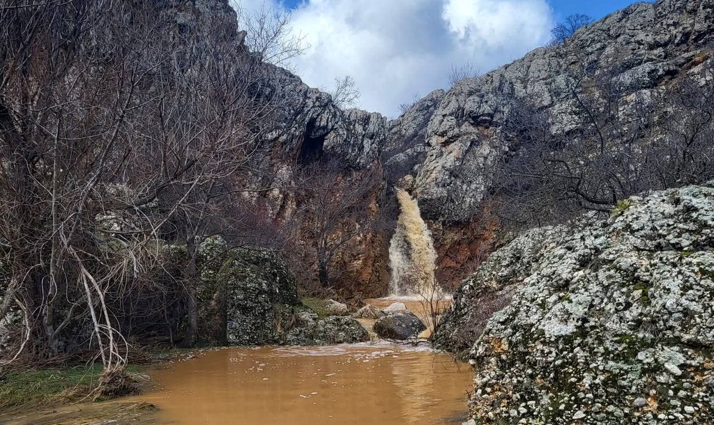 Dinar’da 7 yıldır akmayan şelale akmaya başladı