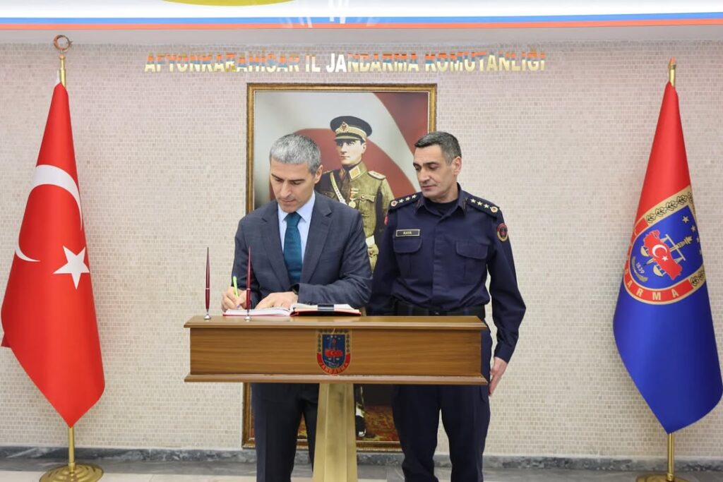 Valimiz Dr. Naci Aktaş, İl Jandarma Komutanı Albay Murat Kaya ile Değerlendirme Toplantısı Yaptı