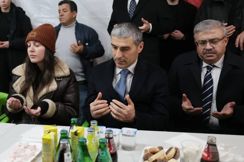 Aile ve Sosyal Hizmetler Bakanı Mahinur Özdemir Göktaş ve Vali Naci Aktaş’tan Güney Belediye Başkanı Karabacak Ailesine Taziye Ziyareti