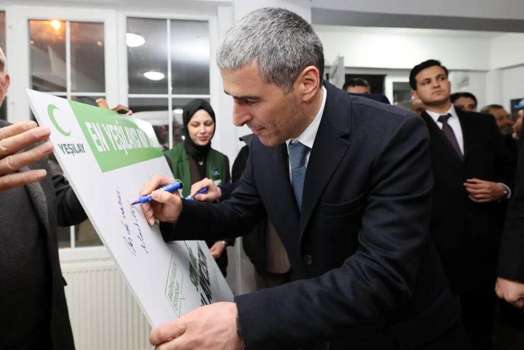 Aile ve Sosyal Hizmetler Bakanı ve Afyonkarahisar Valisi ‘En Yeşilaycı Köy’ü Ziyaret Etti