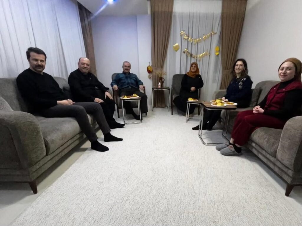 Afyonkarahisar Aile ve Sosyal Hizmetler İl Müdürlüğü’nden Örnek Ziyaret: Soykök Çiftinin İftar Sofrasında Buluştular