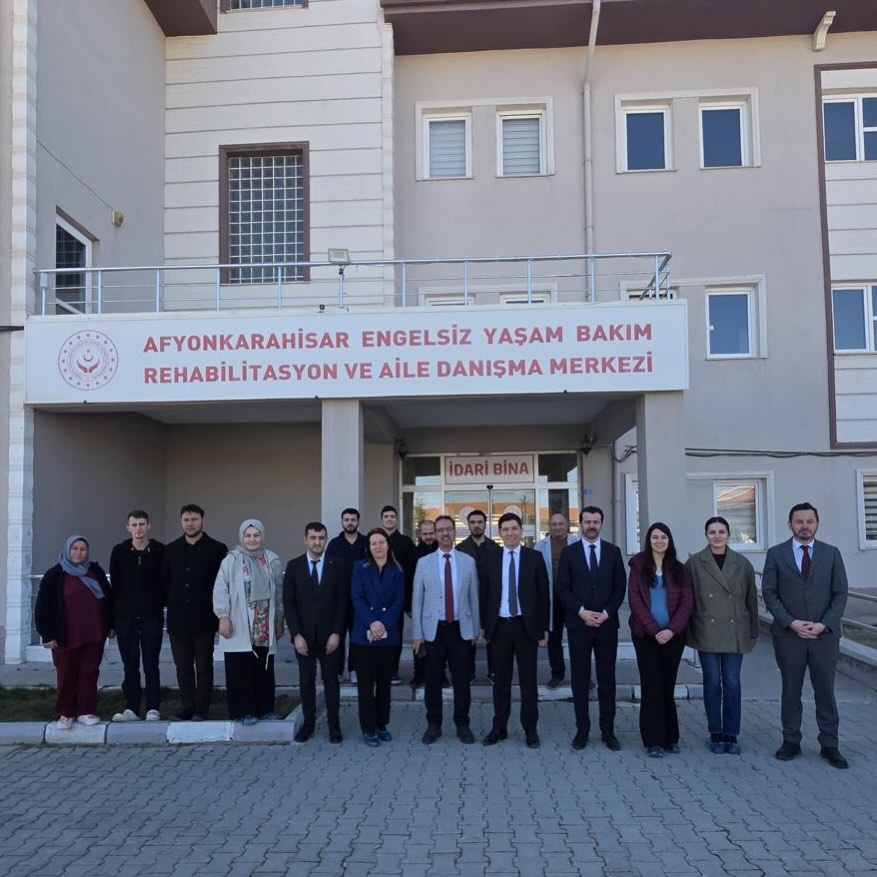 Bakanlık Destek Hizmetleri Daire Başkanı Ahmet Uzun Engelsiz Yaşam Merkezi’ni Ziyaret Etti