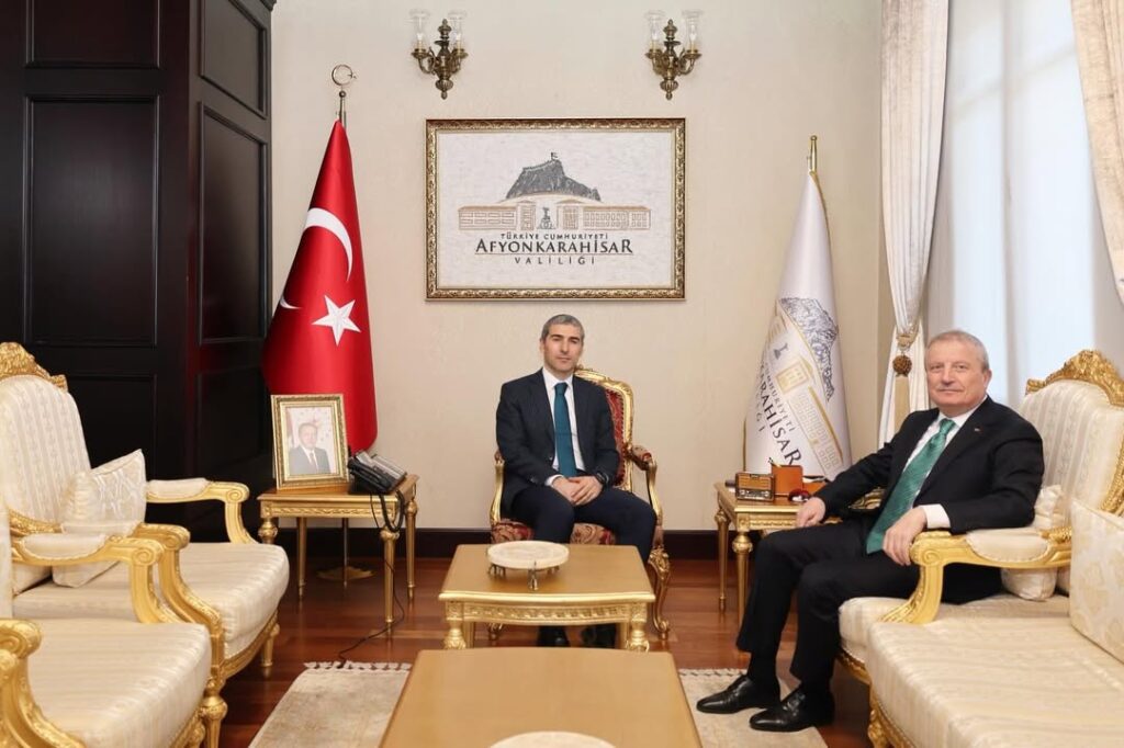 Afyonkarahisar Valiliği’nden Dr. Mahmut Koçak’ın Vali Dr. Naci Aktaş’a Ziyareti